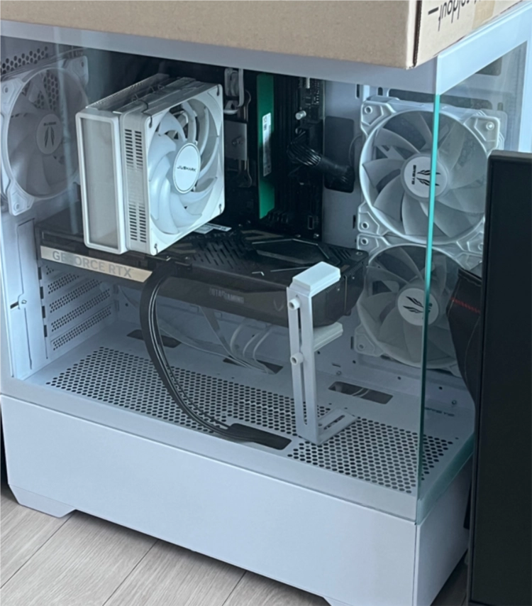 라이젠5 9600x,rtx5070 컴퓨터 - 안심되는 중고거래