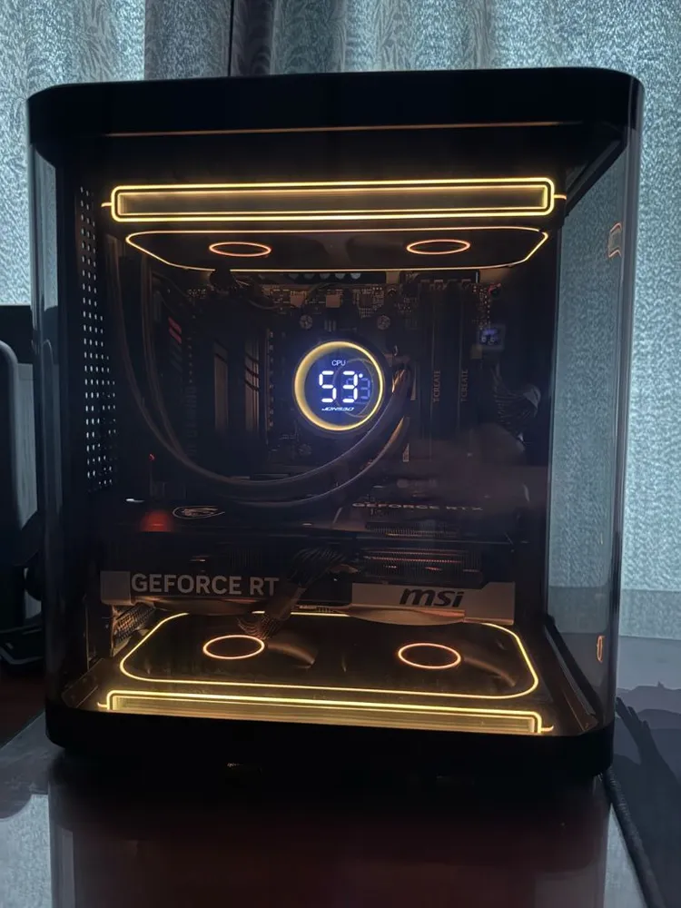 RTX5070 32램 2테라 ssd 컴퓨터 데스크탑 본체 판매합니다 - 안심되는 중고거래