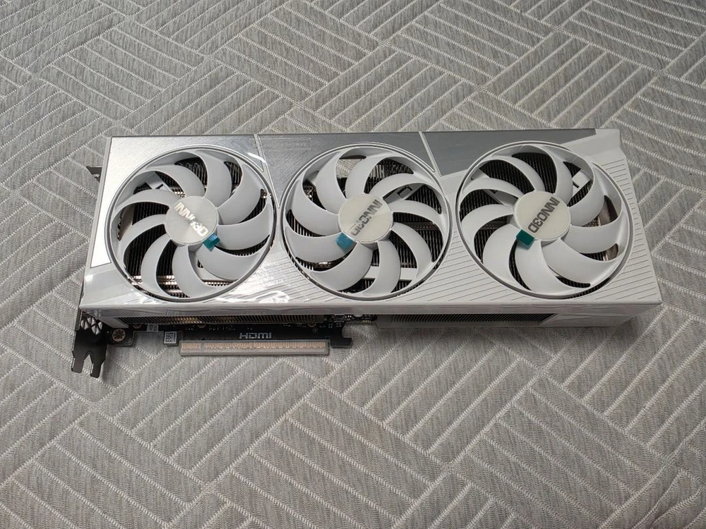 Inno3D RTX 5080 OC X3 화이트 이미지