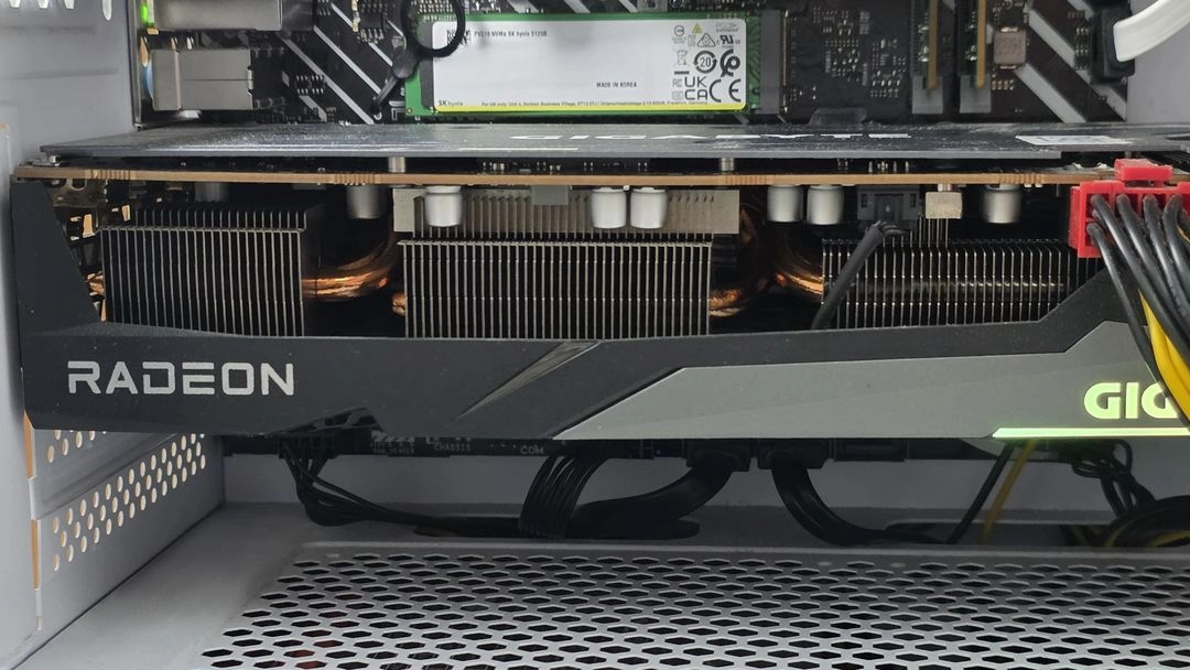 기가바이트 라데온 RX 6650 XT Gaming OC 8GB 3팬 그래픽카드 판매합니다. [택포] 이미지