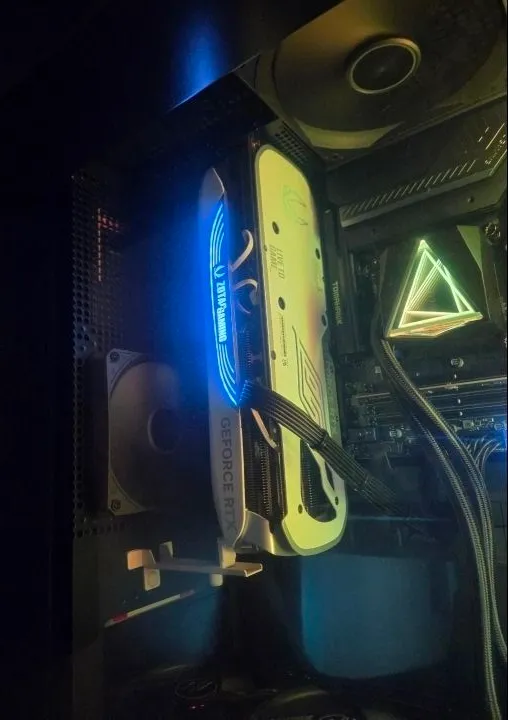 RTX 4070 TI Super 화이트 판매합니다 - 안심되는 중고거래