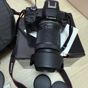 캐논 미러리스 eos r50 + rfs 18-150렌즈 이미지