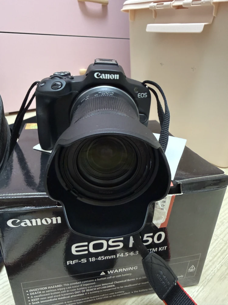 캐논 미러리스 eos r50 + rfs 18-150렌즈 이미지