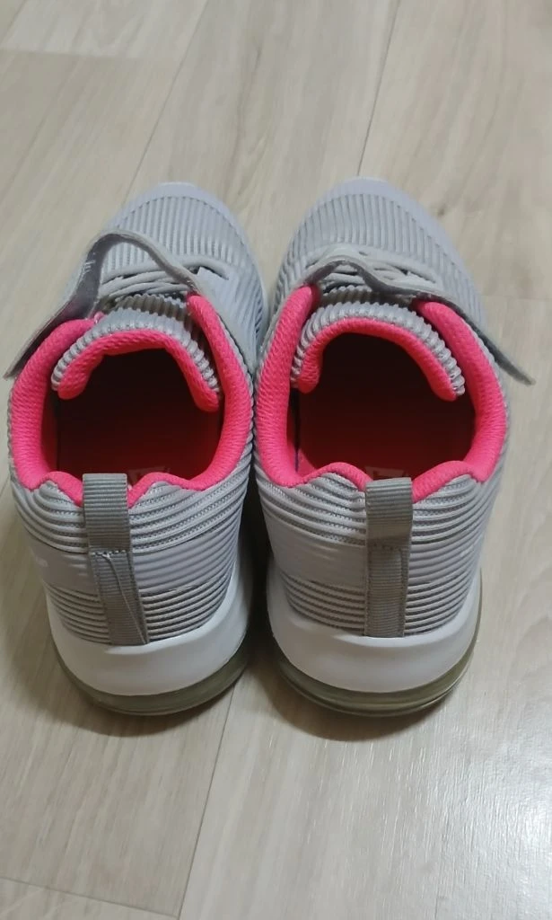 여성신발 월드컵 에어 운동화 이미지