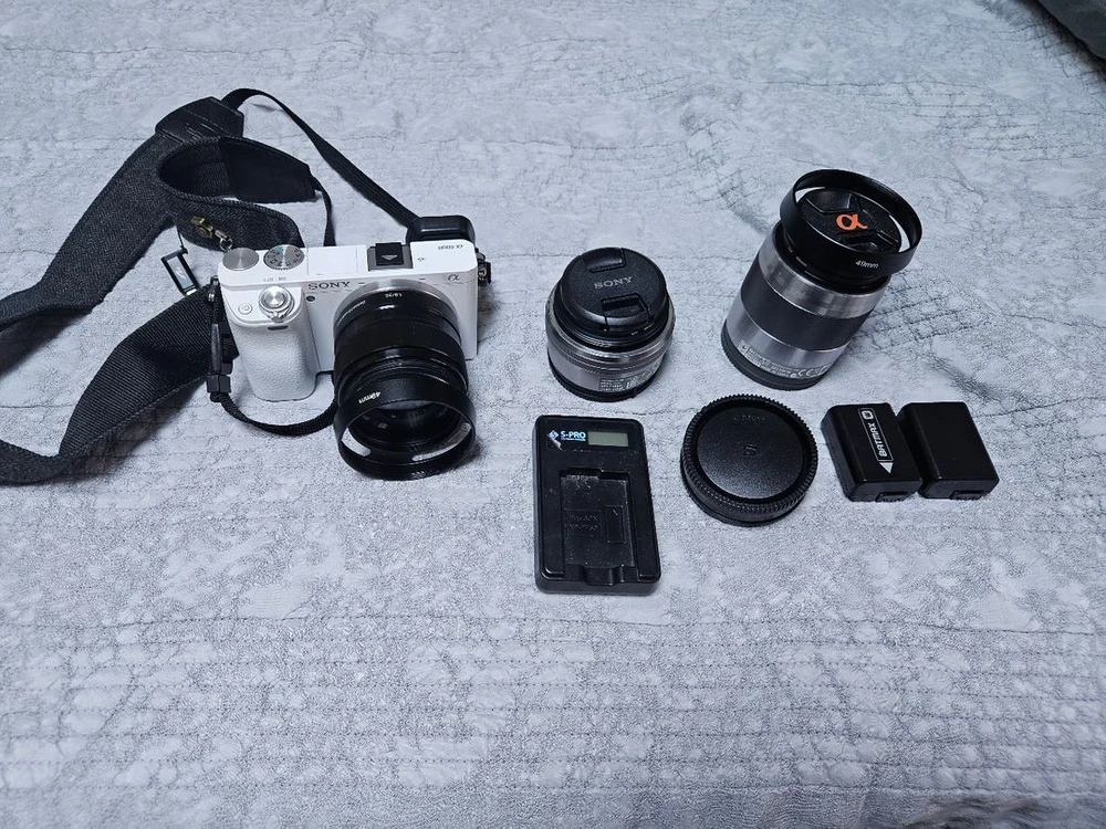 소니 a6000번들셋+35.8+50.8렌즈셋 팔아요 - 안심되는 중고거래