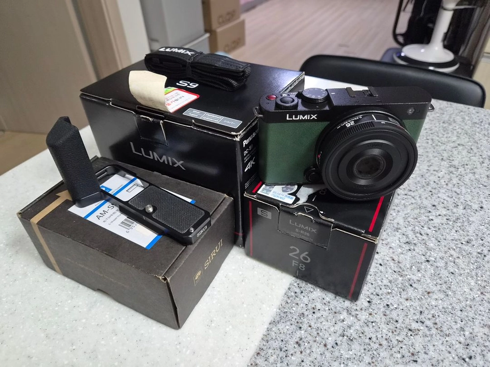 파나소닉 루믹스 S9 (다크올리브+블랙) + 26mm + L플레이트, TT40mm f2, 빌트28.45 팝니다 - 안심되는 중고거래