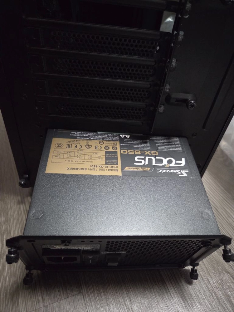 i9-10900 / Z490 / DDR4 16GB / SSD 1TB PC 반본체 이미지