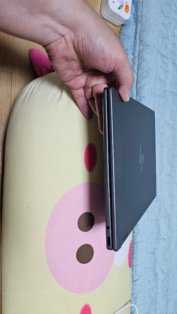 hp 2025 옴니북 x 플립 14 컨버터블 OLED 노트북 팝니다 이미지