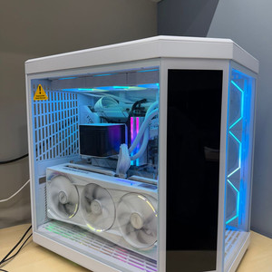 RTX 5090 9950X3D 64GB 올화이트 본체 이미지