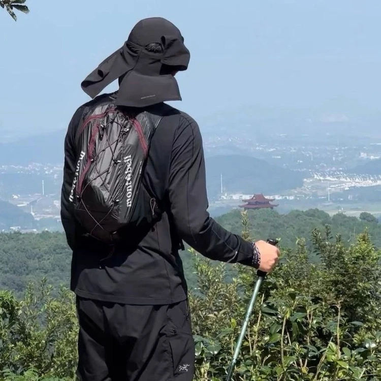 몽벨montbell 경량 블랙 백팩 15L 이미지