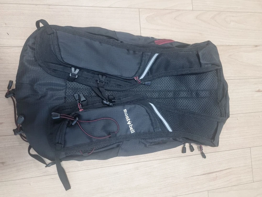 몽벨montbell 경량 블랙 백팩 15L 이미지