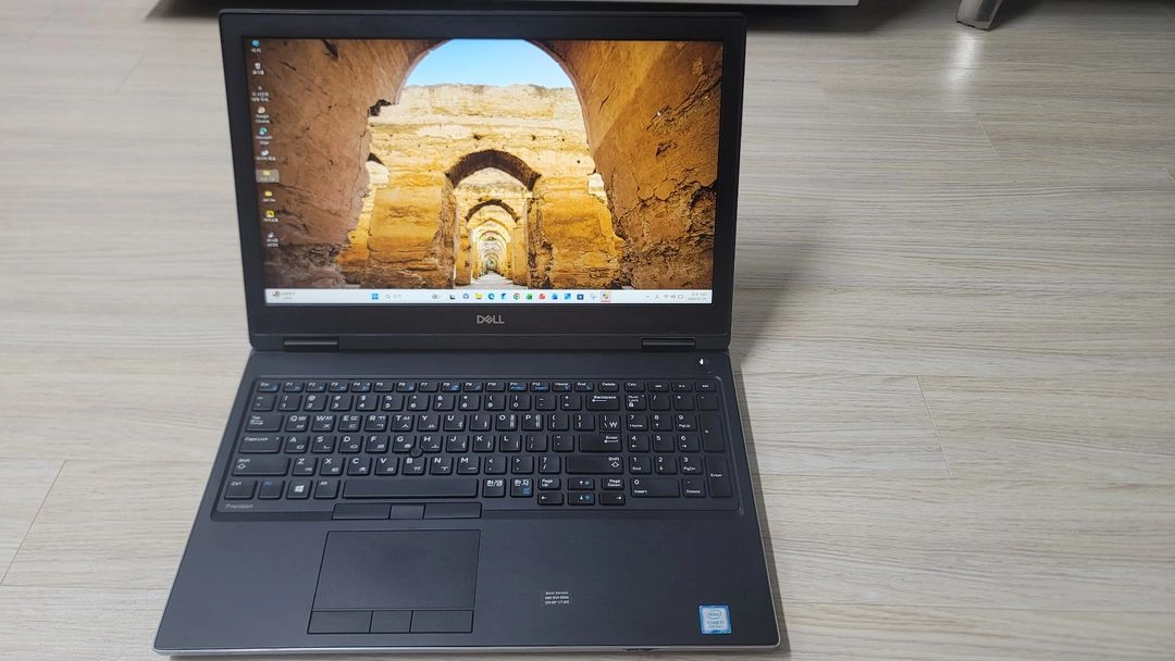 Dell Precision 7530 i7-8850H 32GB RAM/quadro p3200 델 워크스테이션 노트북 이미지