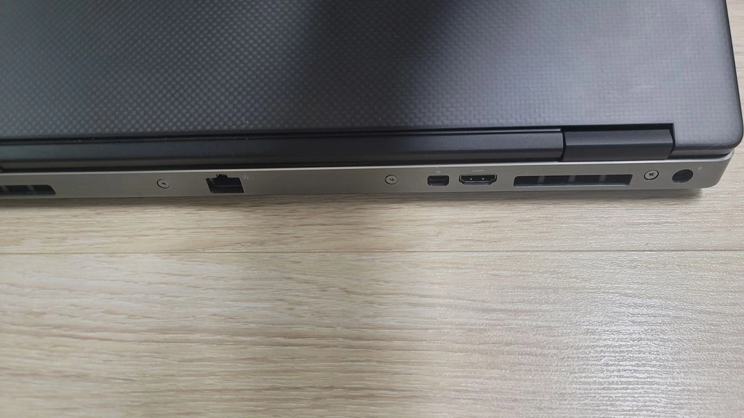 Dell Precision 7530 i7-8850H 32GB RAM/quadro p3200 델 워크스테이션 노트북 이미지