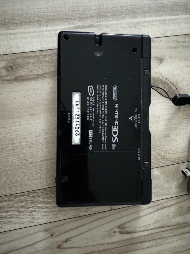 닌텐도 DS lite 블랙 + 펄기아 칩 이미지