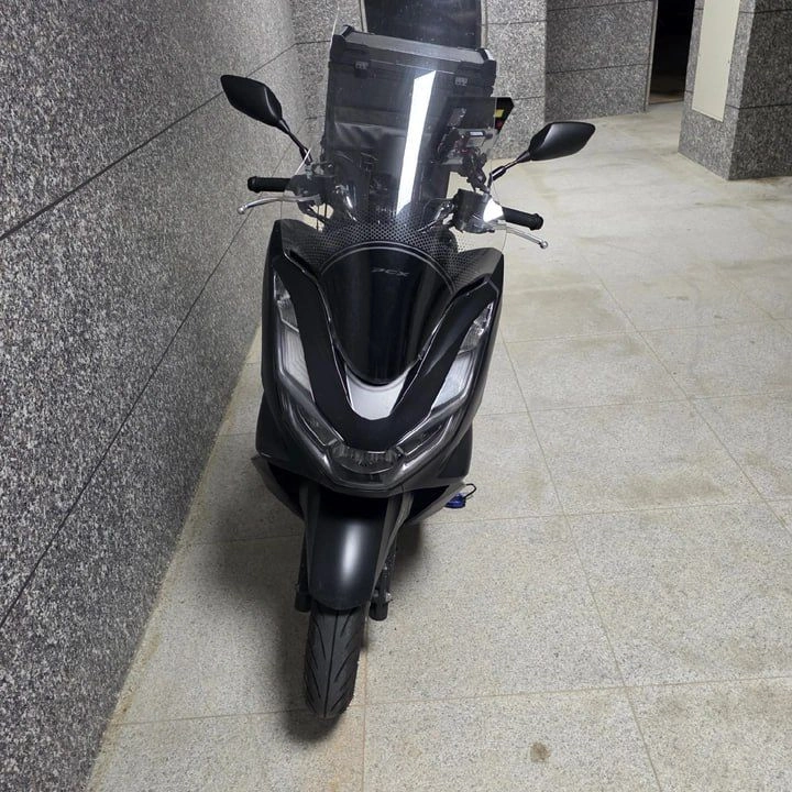 혼다 PCX125 블랙 ABS 24년식 4천키로 - 안심되는 중고거래