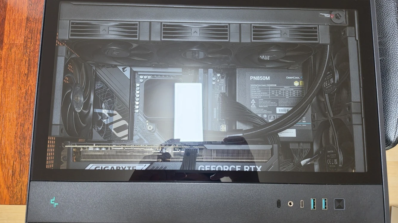 7800X3D / 5080 미니타워 데스크탑 판매합니다. 이미지