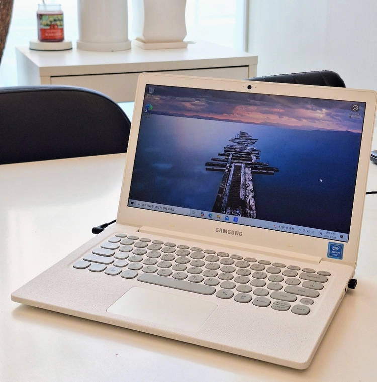 예쁜 화이트 삼성 노트북 NT530XBB / 13.3 FHD / N4000 / 4GB / SSD128 / 지문인식 이미지