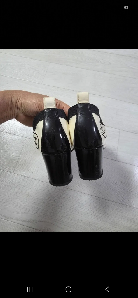샤넬 CC로고 펌프스 이미지