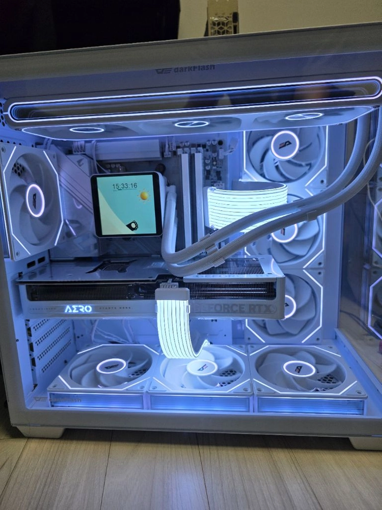라이젠7 9800X3D RTX5080 화이트신품PC 팝니다 이미지