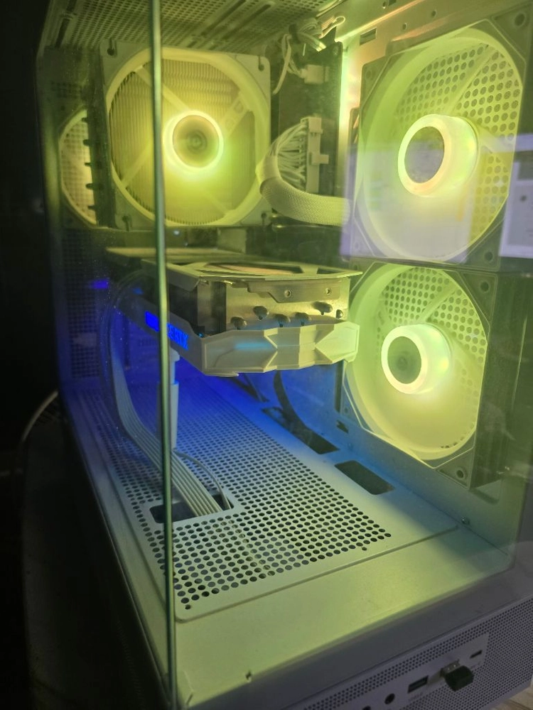 고성능 게이밍 컴퓨터 4070Ti 슈퍼 이미지