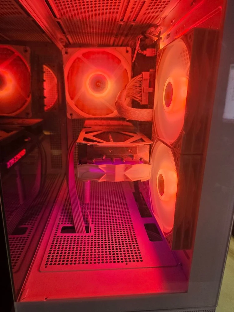 고성능 게이밍 컴퓨터 4070Ti 슈퍼 이미지