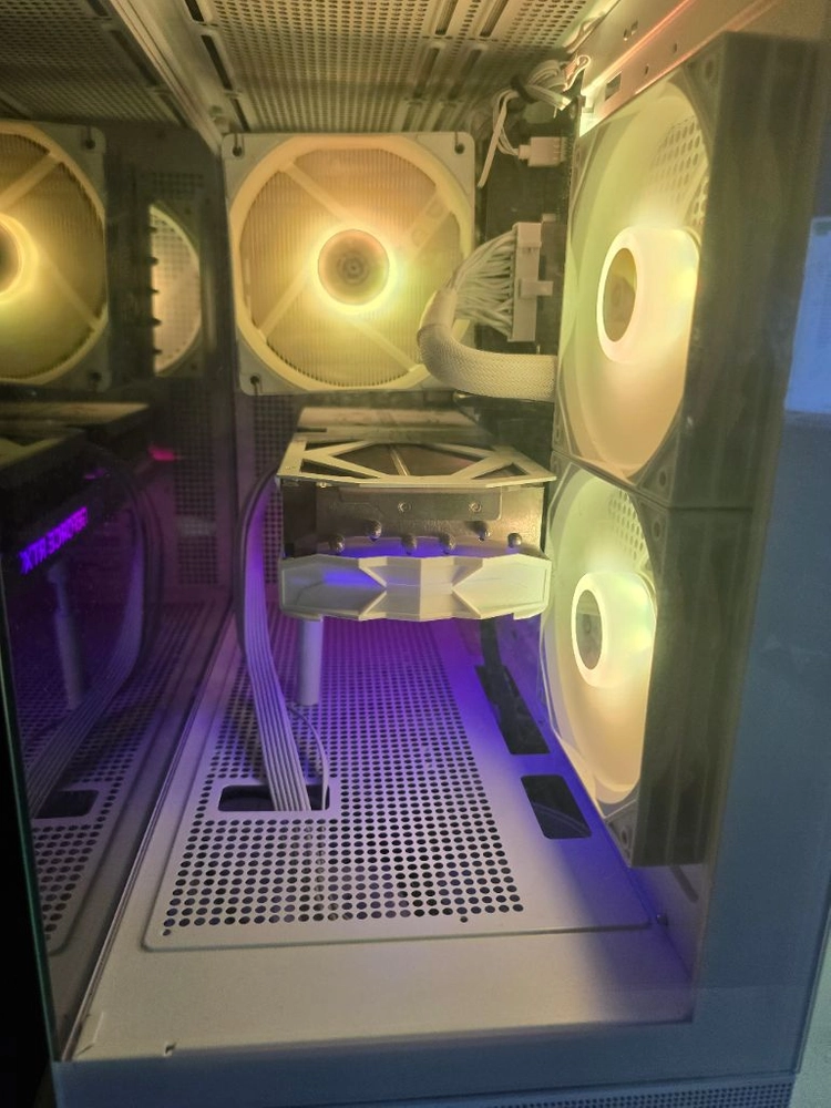 고성능 게이밍 컴퓨터 4070Ti 슈퍼 이미지