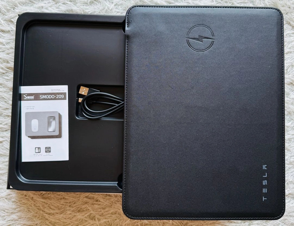 (9월만 판매)USB 무선충전 마우스 패드 이미지