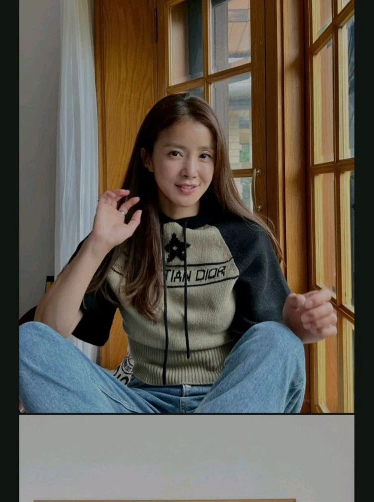 디올 후드 니트반팔캐시미어명품자켓반팔미니스커트원피스맨투맨치마 프라다구찌루이비통몽클레어스톤아일랜드에르메스로로피아나샤넬 이미지