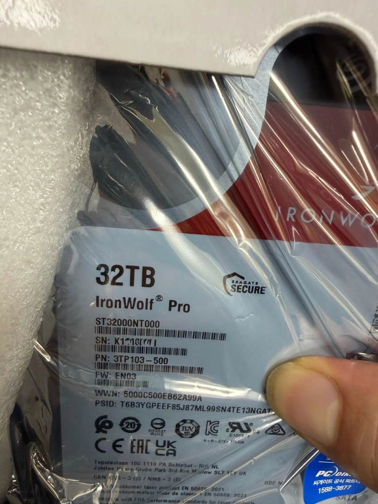 씨게이트 아이언울프 프로 32TB 미개봉 판매합니다 2개있어요 이미지