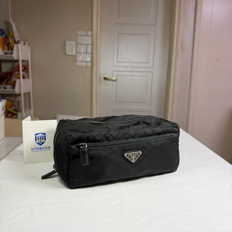 프라다 리나일론 앤 사피아노 레더 트래블 파우치 클러치 돕키트 블랙 이미지