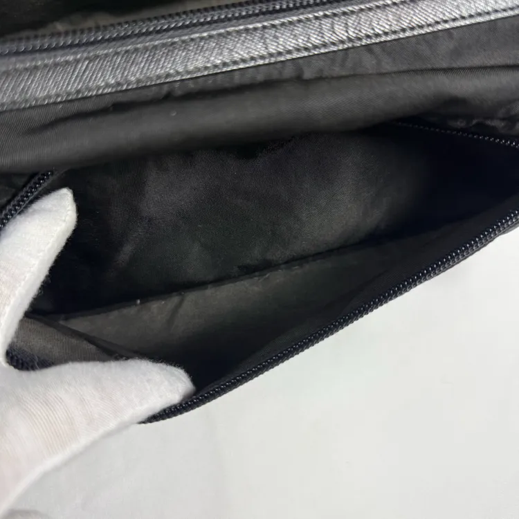 프라다 리나일론 앤 사피아노 레더 트래블 파우치 클러치 돕키트 블랙 이미지
