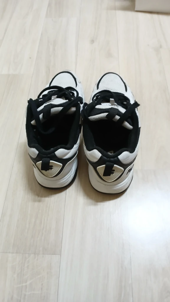 남성신발 휠라 운동화 이미지
