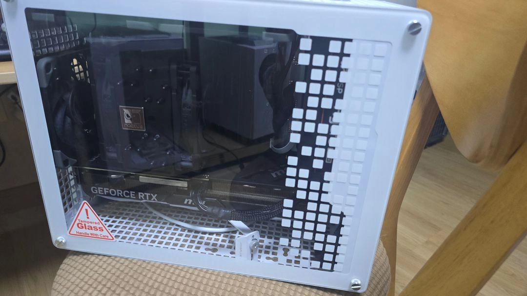 JONSPLUS Z20 화이트 M-ATX 미니타워 PC 케이스 이미지