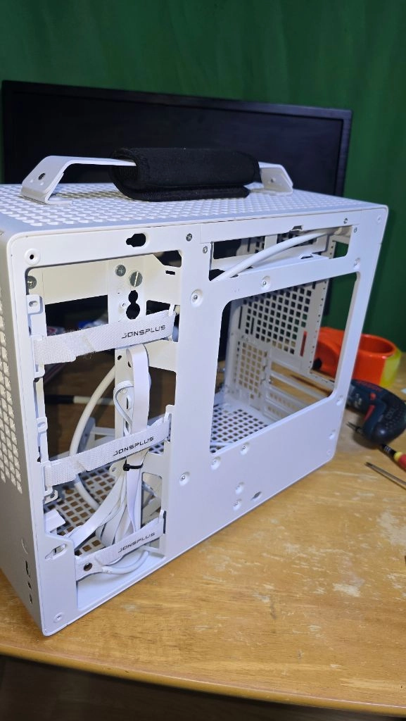 JONSPLUS Z20 화이트 M-ATX 미니타워 PC 케이스 이미지