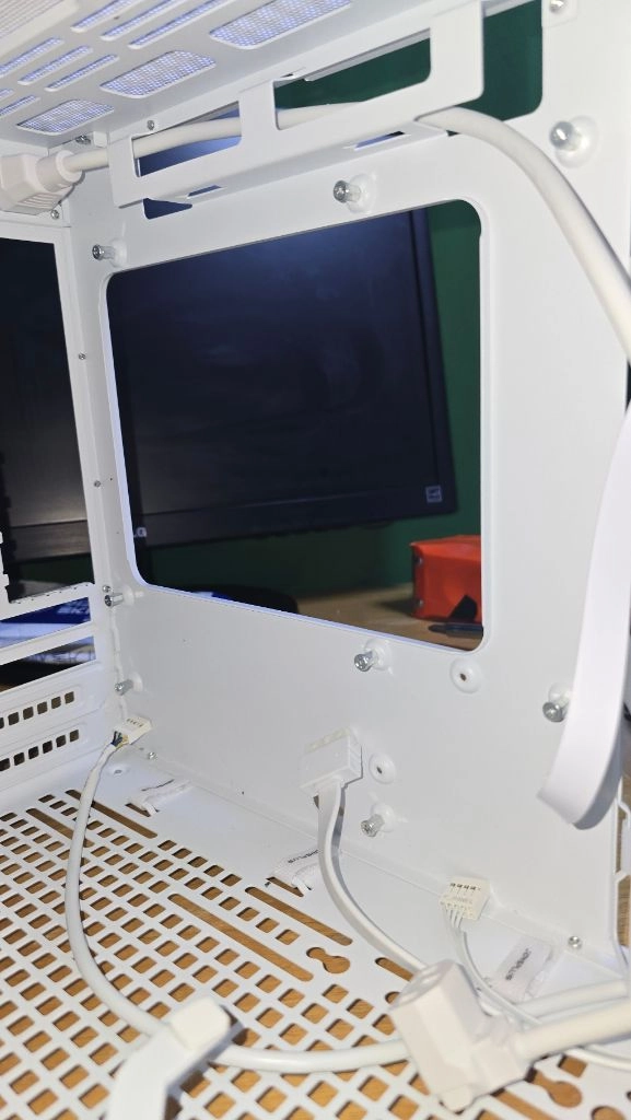 JONSPLUS Z20 화이트 M-ATX 미니타워 PC 케이스 이미지