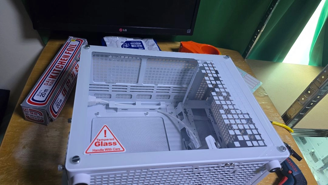 JONSPLUS Z20 화이트 M-ATX 미니타워 PC 케이스 이미지