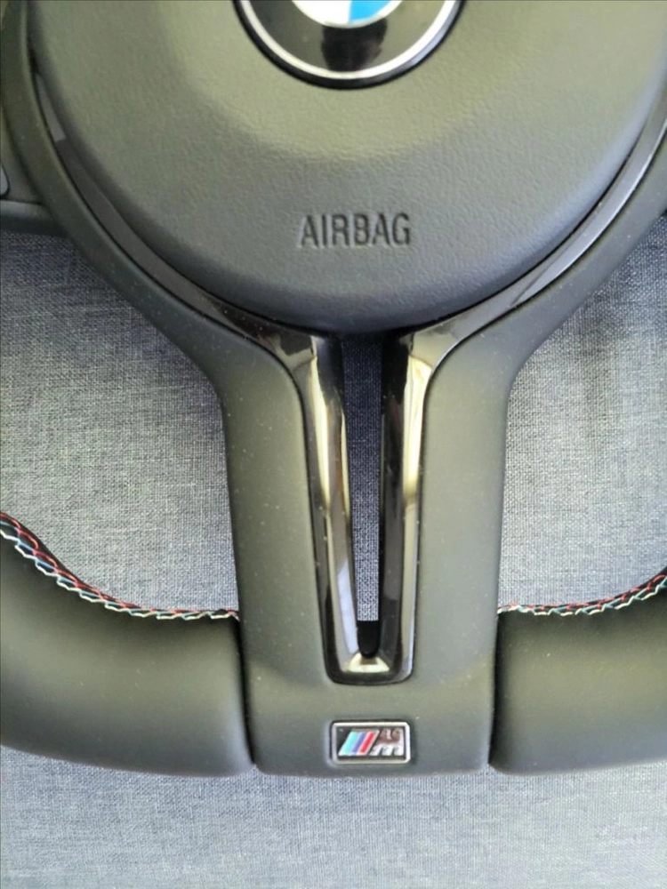 bmw 알리산 m핸들 디컷 이미지