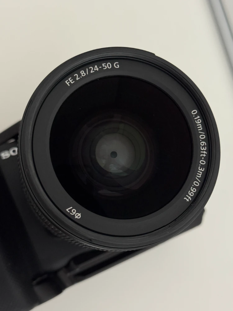 소니 24-50mm 2.8g 렌즈 이미지