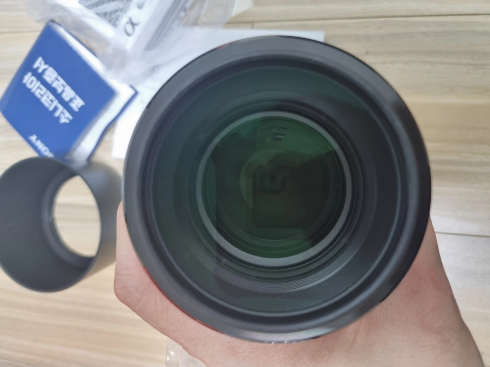 FE 90mm F2.8 G OSS 매크로 렌즈 이미지