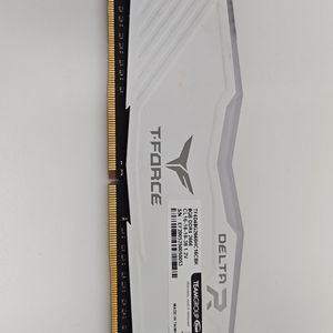 팀그룹 T-FORCE DELTA RGB DDR4 8GB 화이트 이미지