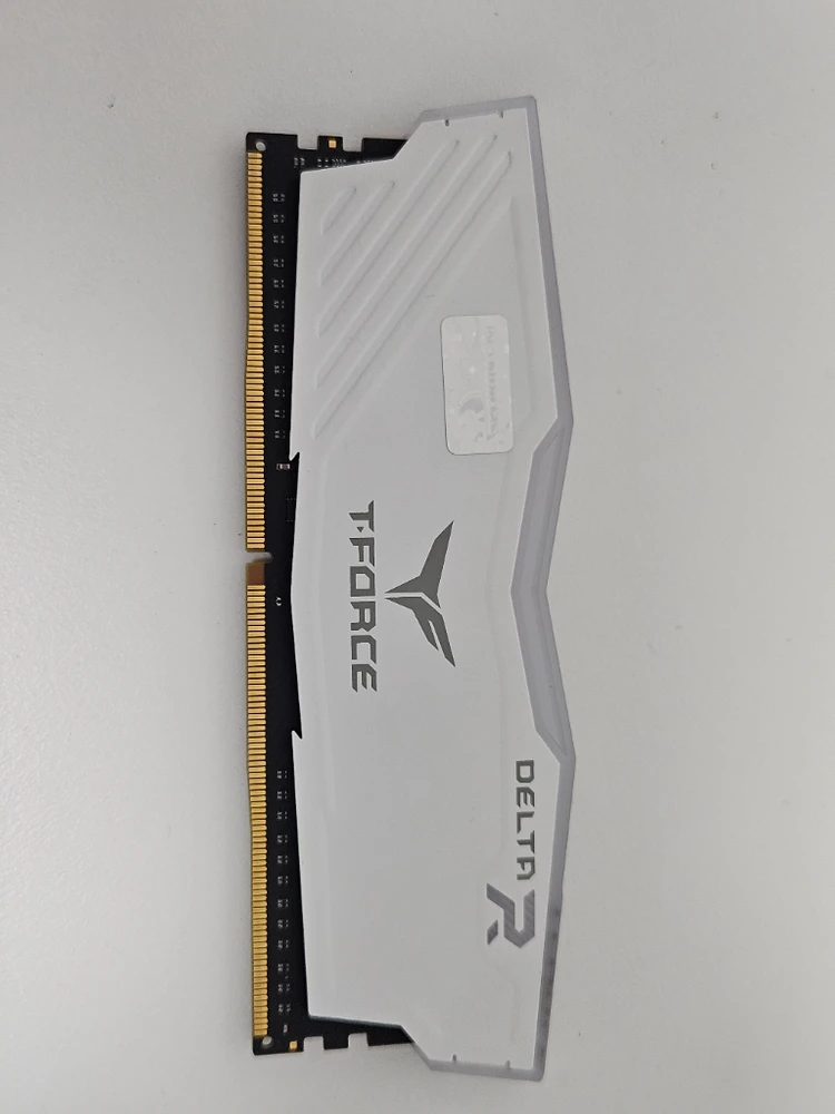 팀그룹 T-FORCE DELTA RGB DDR4 8GB 화이트 이미지