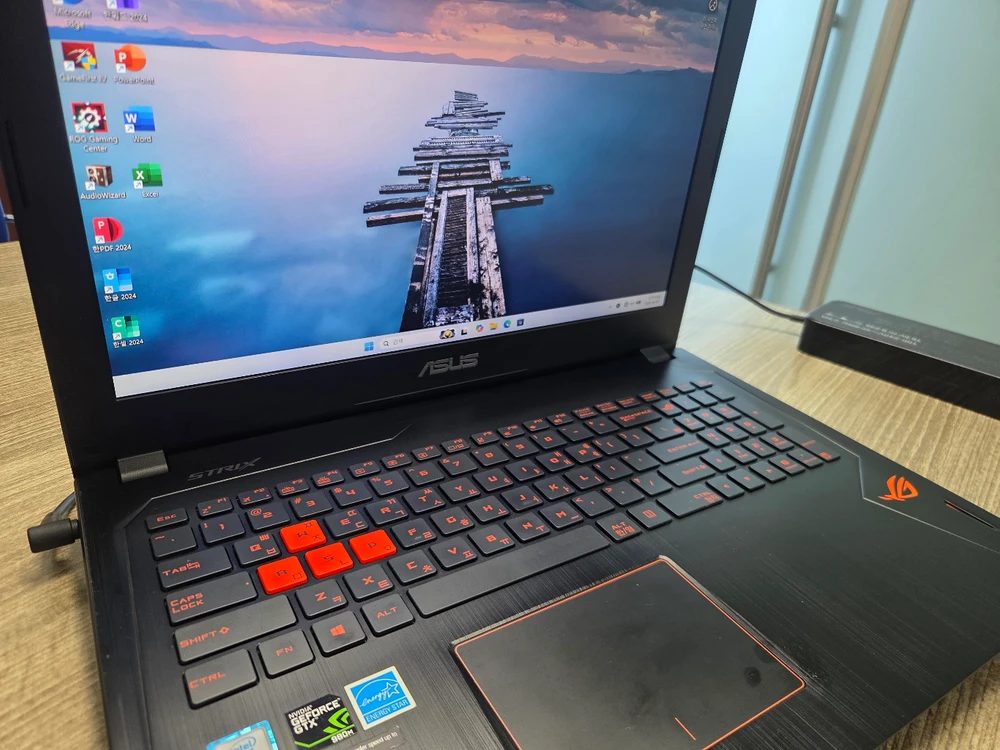 Asus 15인치 게이밍 노트북 팝니다 (i7/램32gb/gtx980m/nvme256gb/hdd1tb) 이미지
