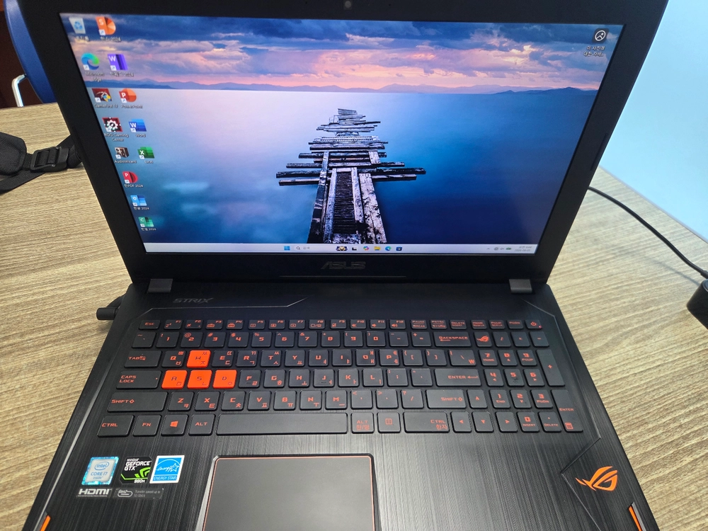 Asus 15인치 게이밍 노트북 팝니다 (i7/램32gb/gtx980m/nvme256gb/hdd1tb) 이미지
