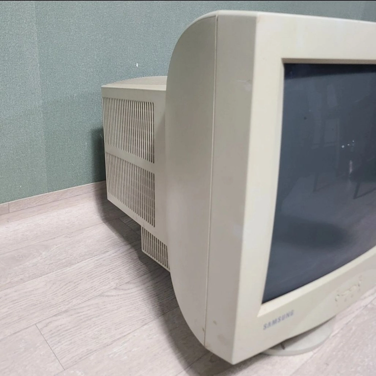 crt 모니터 옛날 레트로 빈티지 이미지