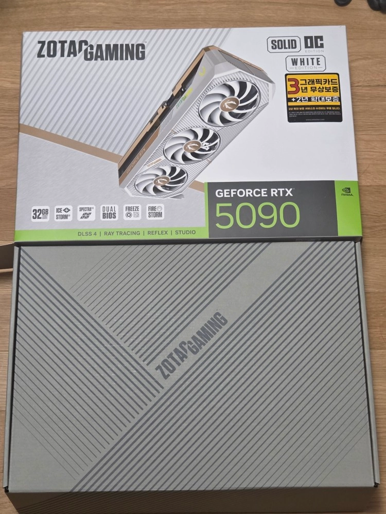 RTX 5090 솔리드OC 화이트 판매 이미지