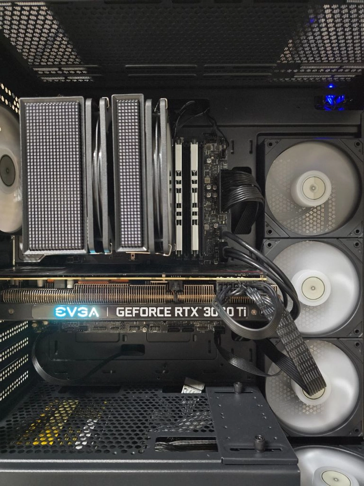 인텔 I7-13700KF/ RTX3060Ti 게이밍 본체 팝니다. 이미지