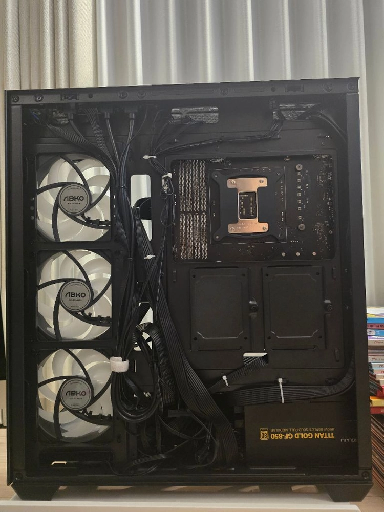 인텔 I7-13700KF/ RTX3060Ti 게이밍 본체 팝니다. 이미지
