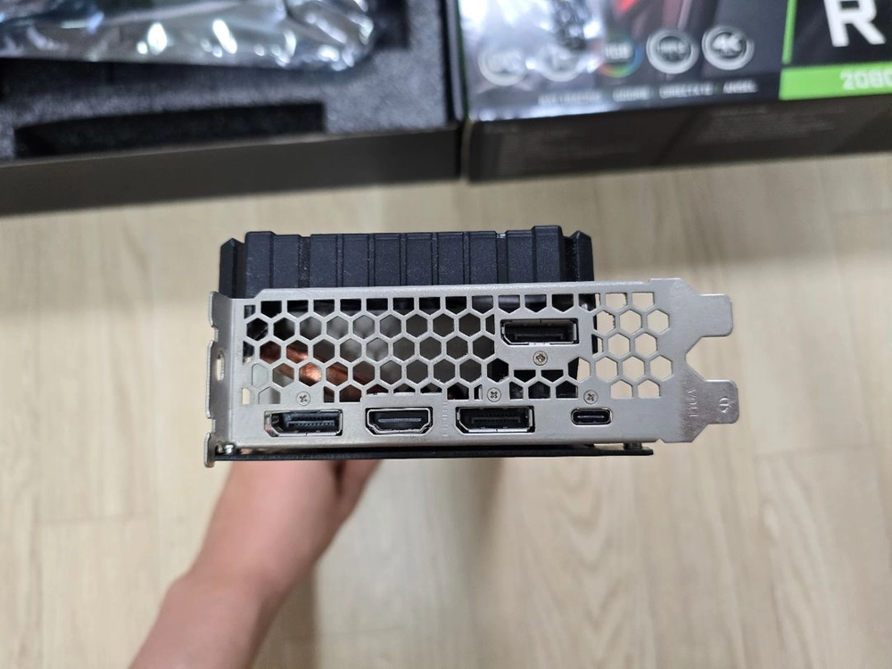 RTX 2080 Ti 그래픽카드 이미지