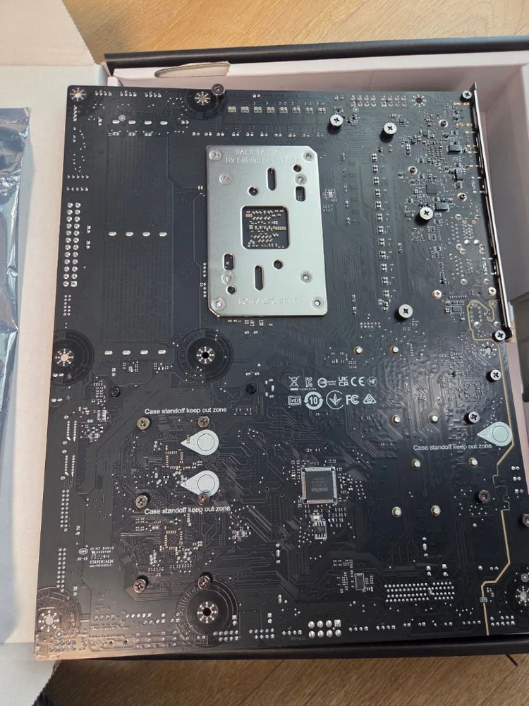 X870E carbon wifi / 9800x3d 대원정품 미개봉 이미지