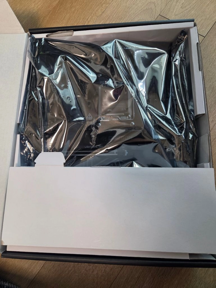 X870E carbon wifi / 9800x3d 대원정품 미개봉 이미지